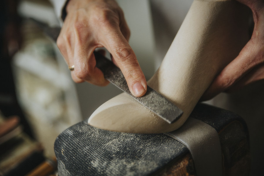 The last maker giving shape to one of our boots.